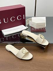 Gucci Women's Round Interlocking G sandal in milk white - 1