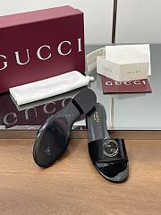 Gucci Women's Round Interlocking G sandal in black - 2