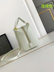 Givenchy Antigona Cube bag in leather almond green - 5