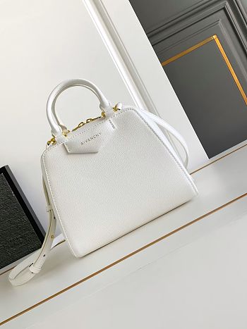 Givenchy Antigona Cube bag in leather white