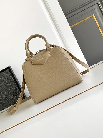 Givenchy Antigona Cube bag in leather beige