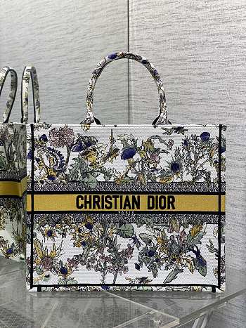 Dior Large Book Tote Around the world yellow