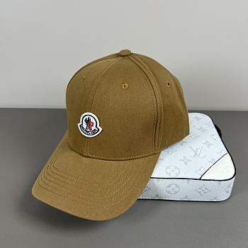 Moncler Hat In Brown