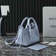 Bottega Veneta BV Mini pinacoteca tote bag in blue - 3