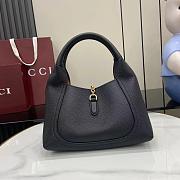 Gucci Softbit medium top handle bag Black grainy leather - 5