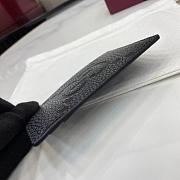 Gucci Maxi GG card case in dark grey and black leather - 3