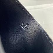 Gucci Maxi GG card case in dark grey and black leather - 2