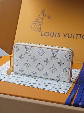 Louis Vuitton Zippy coin Perth Monogram