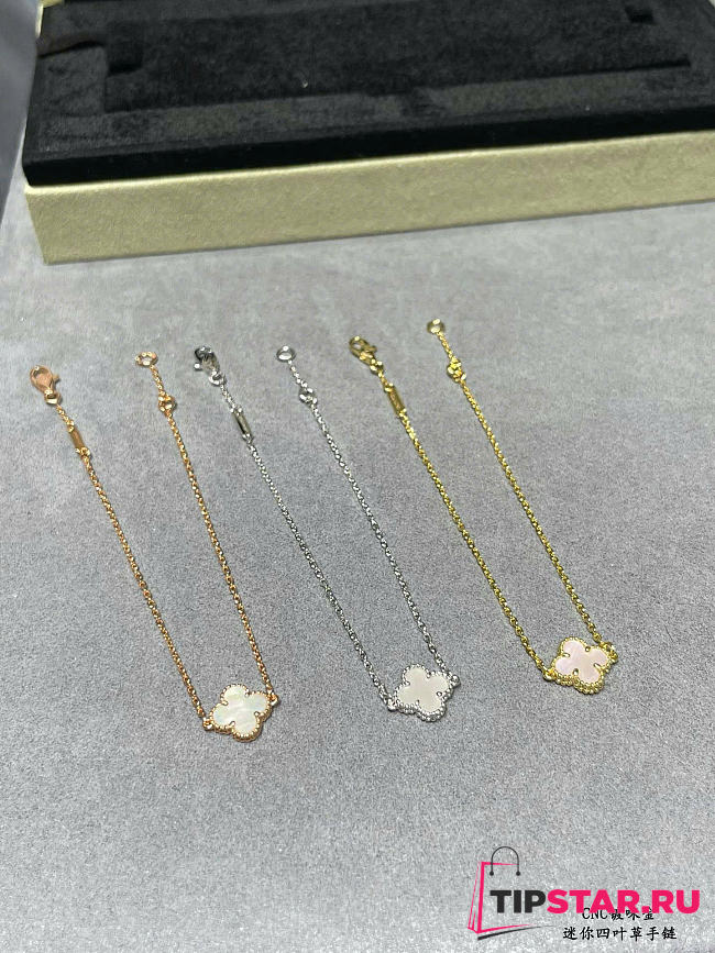 Van Cleef & Arpels Vintage Alhambra pendant in gold/rose gold/silver - 1