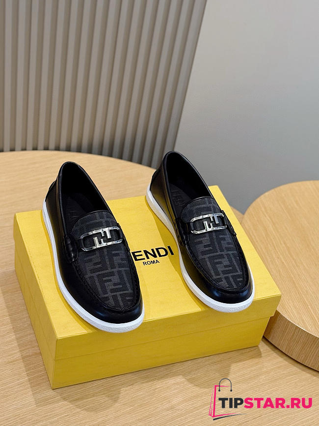 Fendi FF square-toe loafers In Black - 1