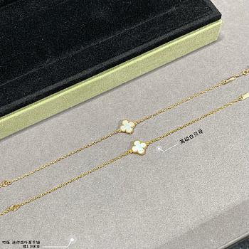Van Cleef & Arpels Vintage Alhambra pendant in multicolor
