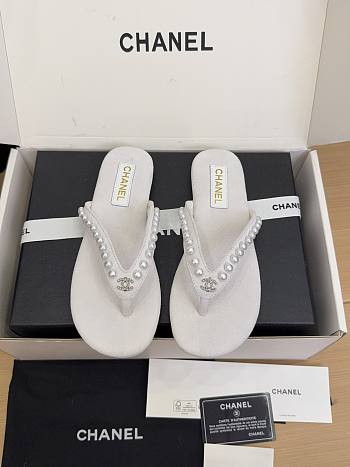 Chanel Suede and fantasy pearls 04