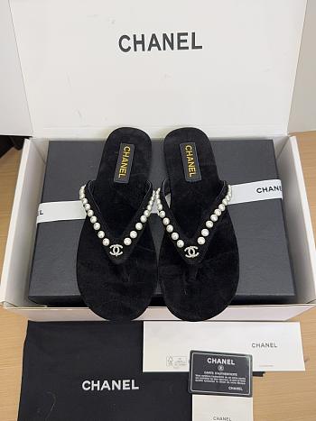 Chanel Suede and fantasy pearls 03