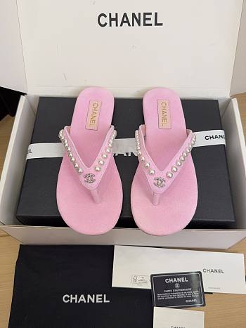 Chanel Suede and fantasy pearls 02