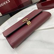 Gucci Softbit continental wallet grainy leather in burgundy - 4
