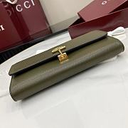 Gucci Softbit continental wallet grainy leather in green - 5