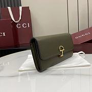 Gucci Softbit continental wallet grainy leather in green - 3