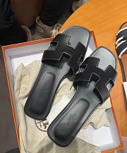 Hermes Oran Sandals In Black Color - 3