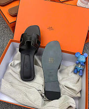 Hermes Oran Sandals In Black Color - 2