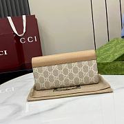 Gucci GG Marmont bi-colour continental wallet in beige - 4