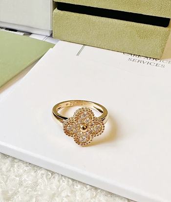 Van Cleef & Arpels Vintage Alhambra ring