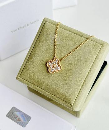 VCA Vintage Alhambra pendant necklace