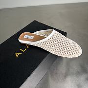 Alaia Flat-soled half-slippers in white - 5