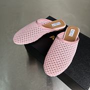 Alaia Flat-soled half-slippers in pink - 5