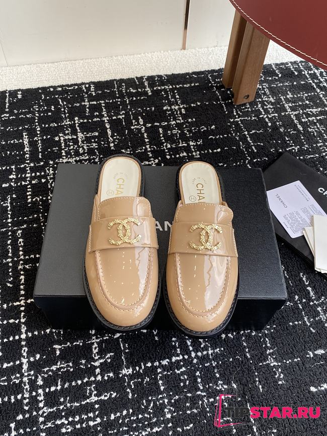 Chanel Moccasins Shiny wrinkled calfskin in beige - 1