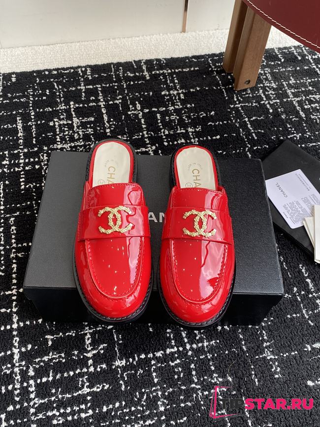 Chanel Moccasins Shiny wrinkled calfskin in red - 1