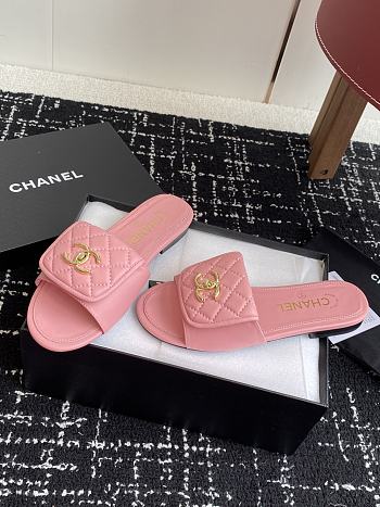 Chanel Pink CC logo Turnlock Mules Slides Sandals