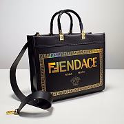 Fendi x Versace Fendace Bolso Convertible Sunshine Shopper Tote In Black - 2