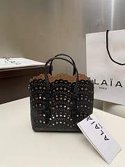 Alaia mina 20 bag in vienne wave calfskin in black - 4