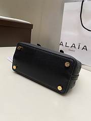 Alaia mina 20 bag in vienne wave calfskin in black - 3