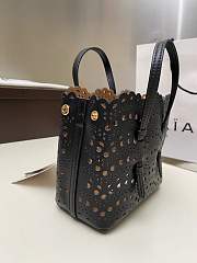 Alaia mina 20 bag in vienne wave calfskin in black - 2
