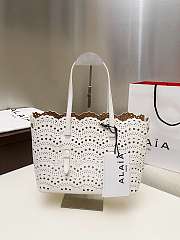 Alaia mina 25 bag in vienne wave calfskin in white - 6