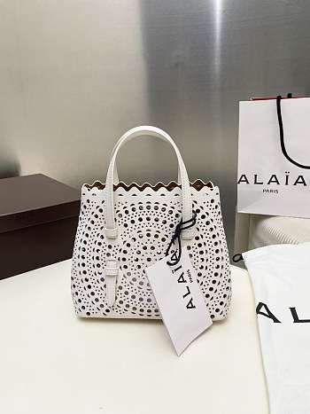 Alaia mina 20 bag in vienne wave calfskin in white