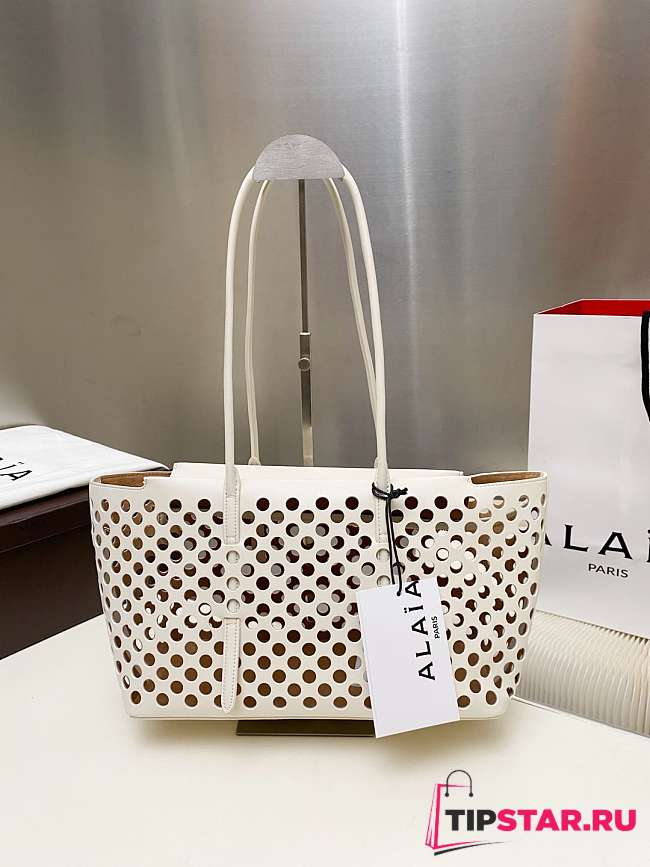 Alaia neo mina 32 bag in perforated calfskin in white - 1