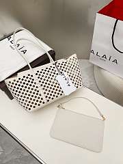 Alaia neo mina 32 bag in perforated calfskin in white - 2
