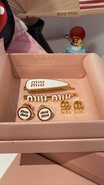 Miumiu Hair clips 05