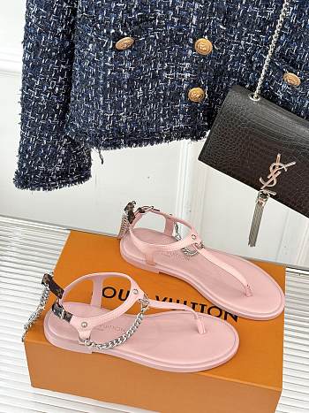 Louis Vuitton Sandals With Chain In Pink