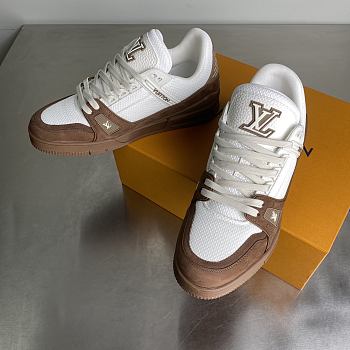 Louis Vuitton Trainer Sneaker 06