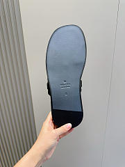 Gucci Men's Interlocking Double G Slides 02 - 3