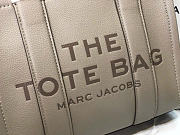 Marc Jacobs The Leather Medium Tote Bag In Cement Color - 4