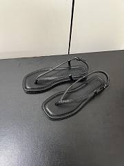 Brunello Cucinelli Leather flip flops in black - 6