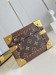 Louis Vuitton Coffret Trésor 24 S-lock closure system Creme - 3