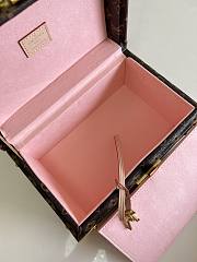 Louis Vuitton Coffret Trésor 24 S-lock closure system Rose Ballerine - 4