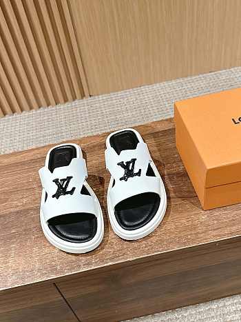 Louis Vuitton Slippers In Light White