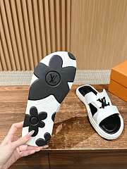 Louis Vuitton Slippers In Light White - 3