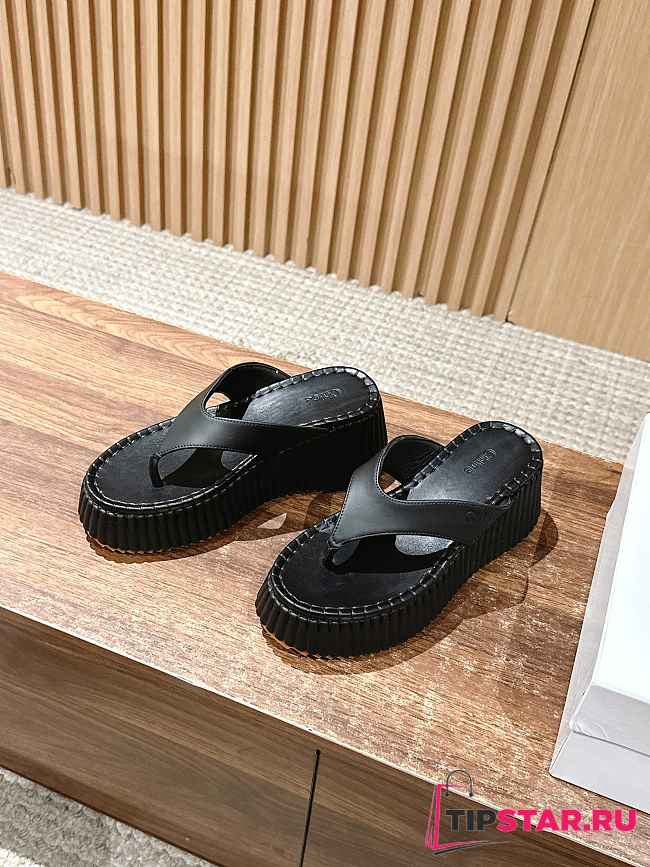 Chloe Thick-soled Height-enhancing Flip-flops In Black - 1